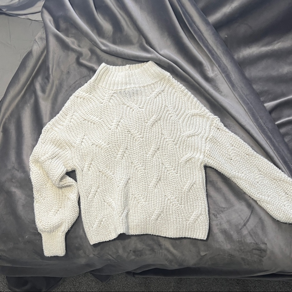 American Eagle medium women’s sweater. Cotton, Acrylique, and Polyester.